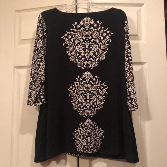 JM Collection Petite XLP Black with White Print -Sequins on Front Top Medallion - Picture 6 of 6
